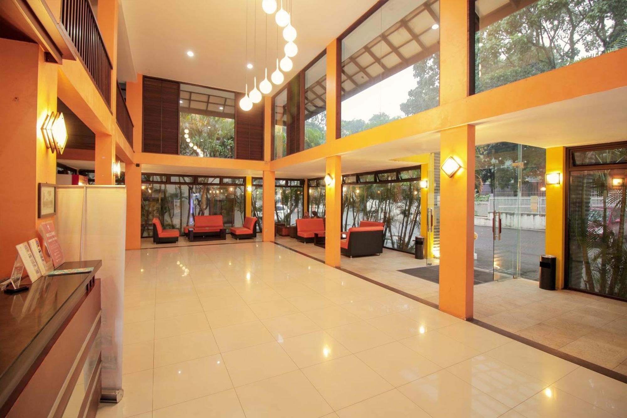 Collection O 295 Grha Ciumbuleuit Guest House Bandung Ngoại thất bức ảnh